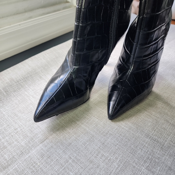 NWOT Black Suede Studio Taylor Boots - Picture 10 of 16